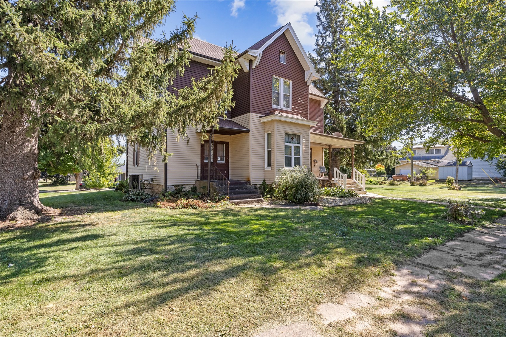 Photo 1 of 25 — 910 Meridian, Tipton, IA 52772