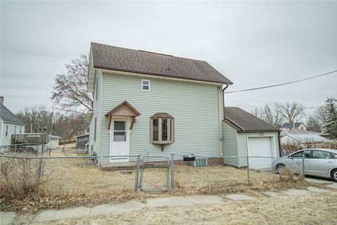 103 W 4th Street Anamosa IA 52205