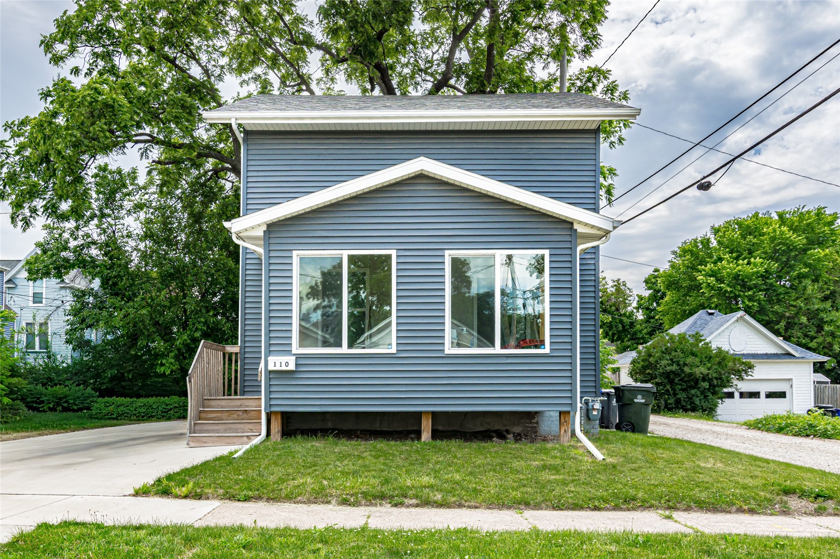 Photo 1 of 15 — 110 14th Street NW, Cedar Rapids, IA 52405