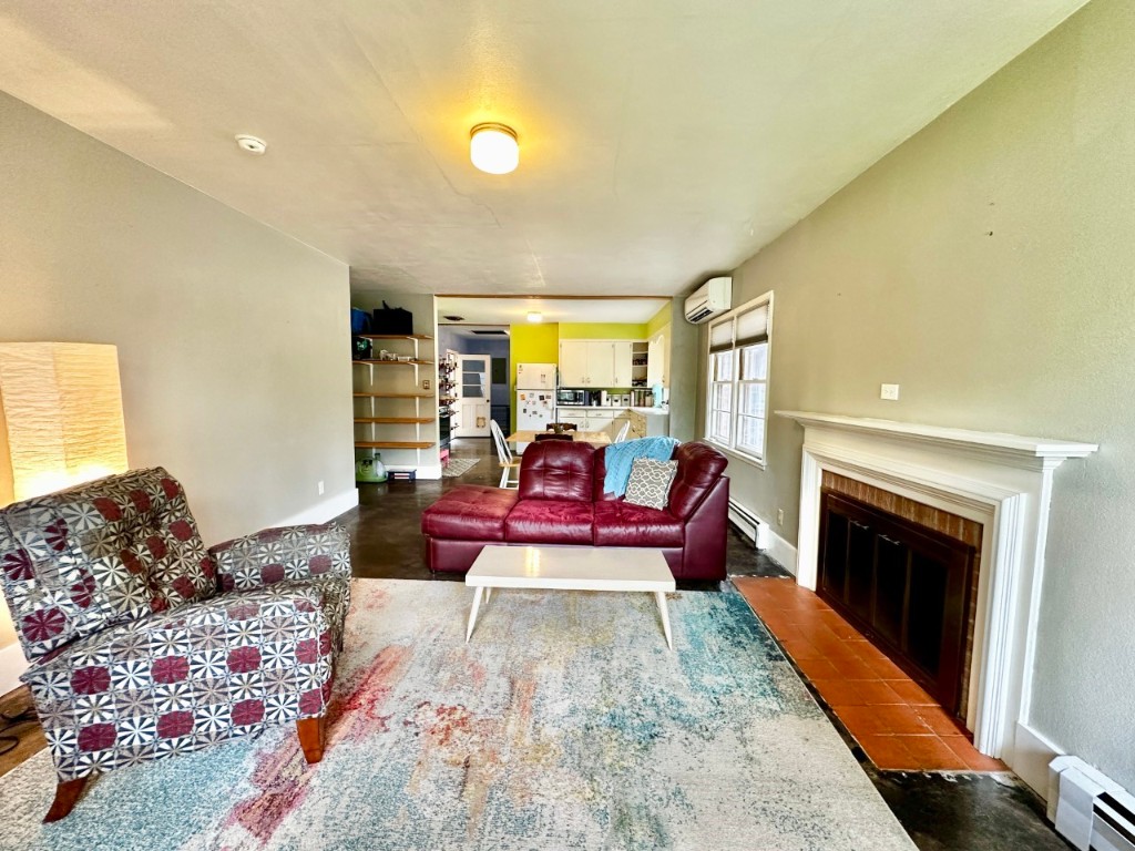 2105 Muscatine Avenue