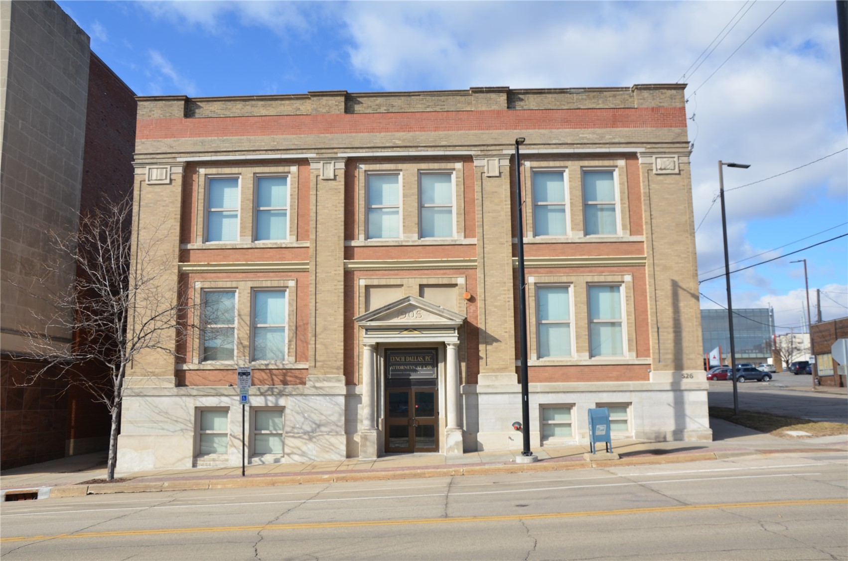 Photo 1 of 6 — 526 2nd Avenue SE, Cedar Rapids, IA 52401