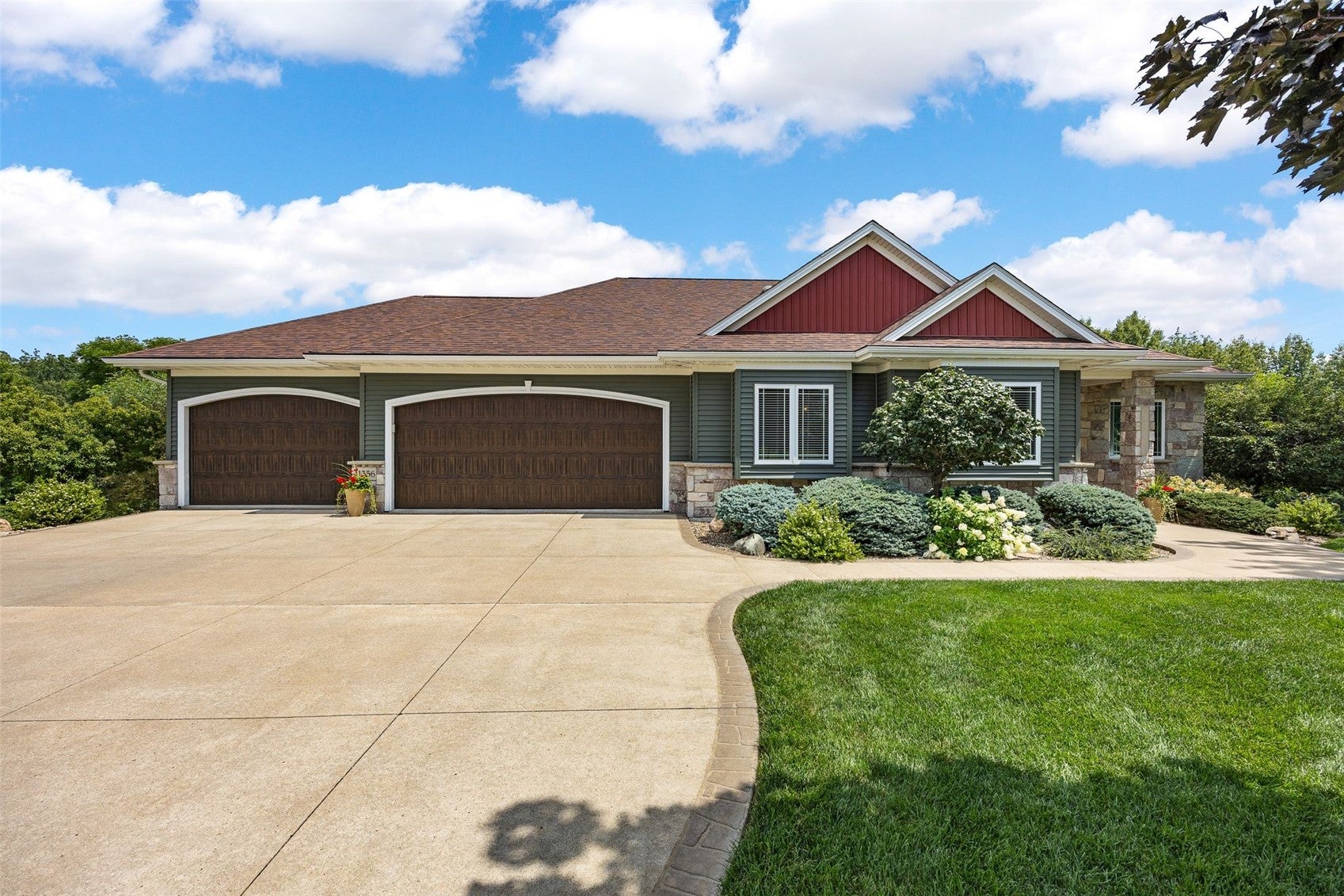 1356 NE Lakewoods Ct