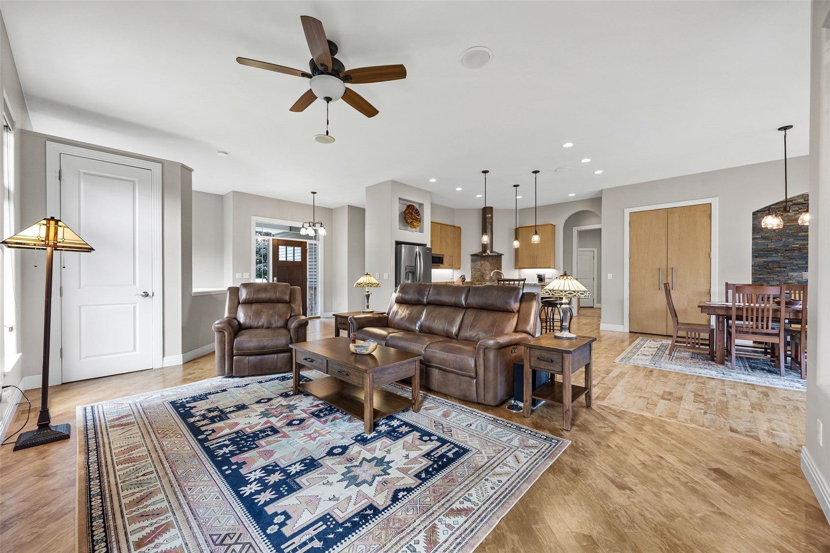 1356 NE Lakewoods Ct