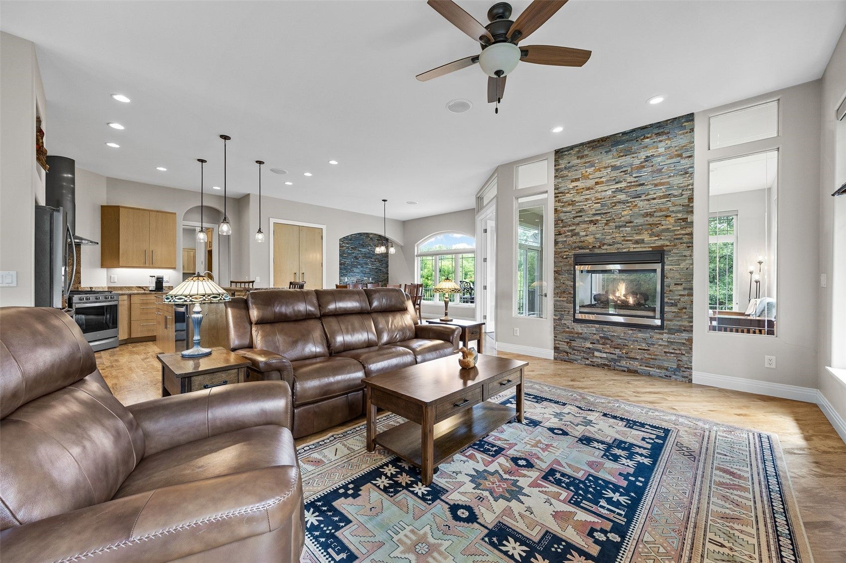 1356 NE Lakewoods Ct