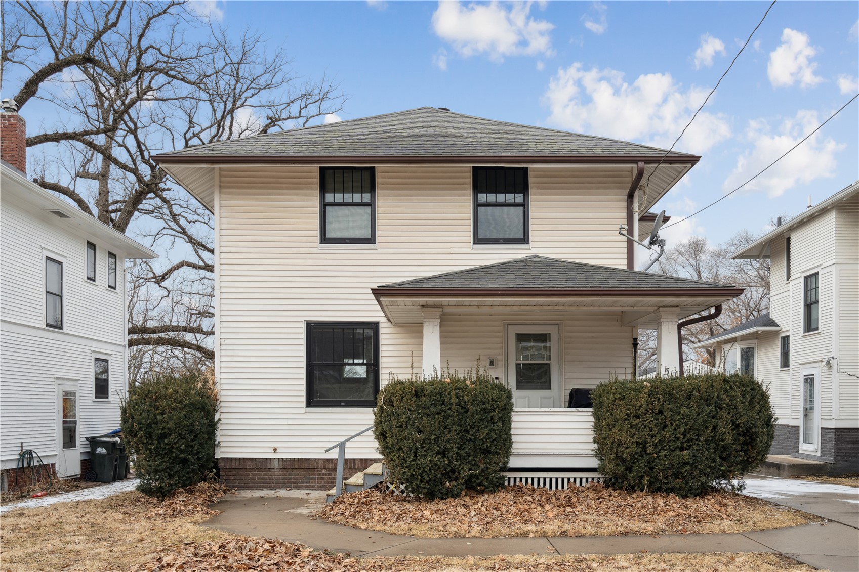 Photo 1 of 27 — 511 S Lucas St, Iowa City, IA 52240