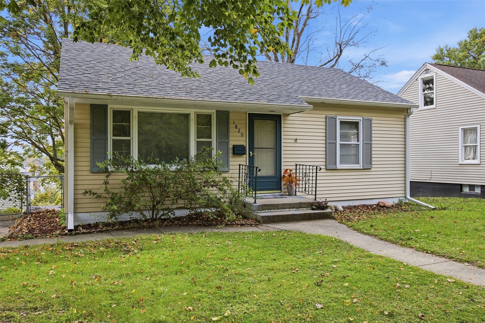1829 K Avenue NE