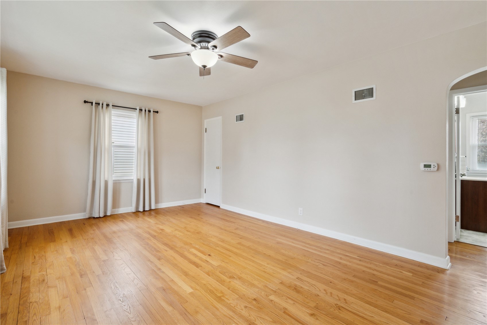 1129 Washington Drive