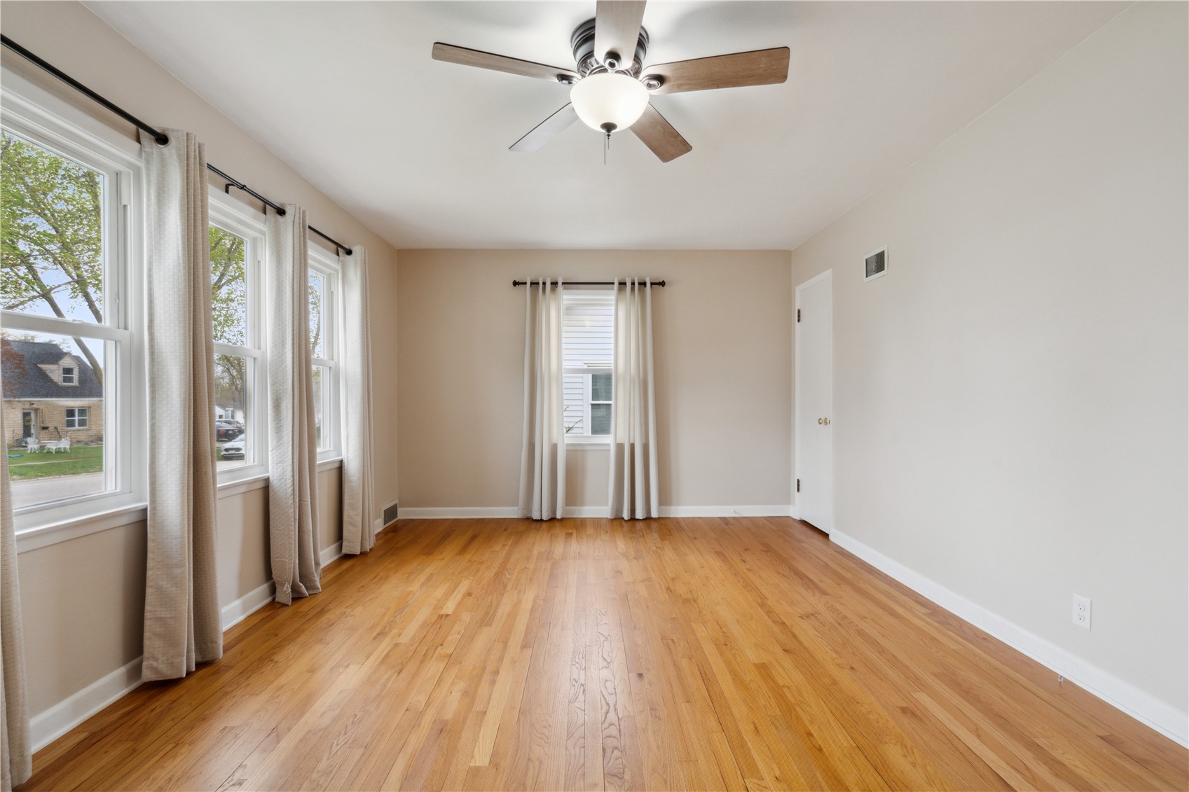 1129 Washington Drive