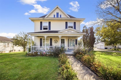 601 E 1st St Mechanicsville IA 52306