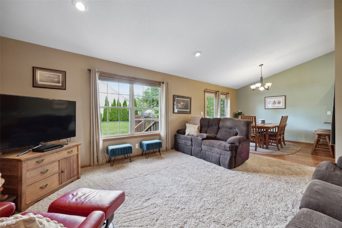 710 10th Ave SW