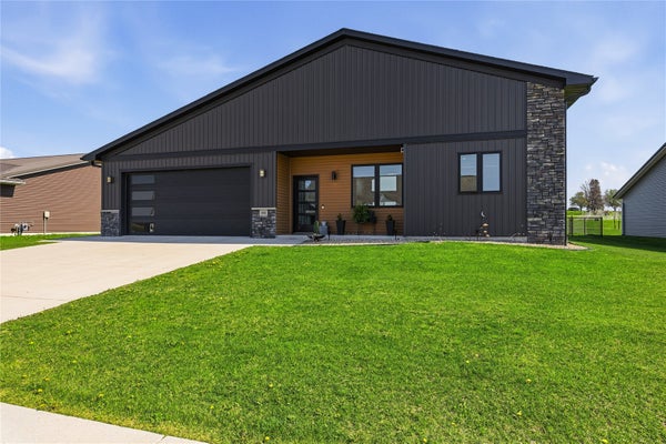 146 TOWNE CENTRE DR, URBANA, IA 52345 - Image 7283ea1802d68dfdac5b3c196302ce7a/658973883