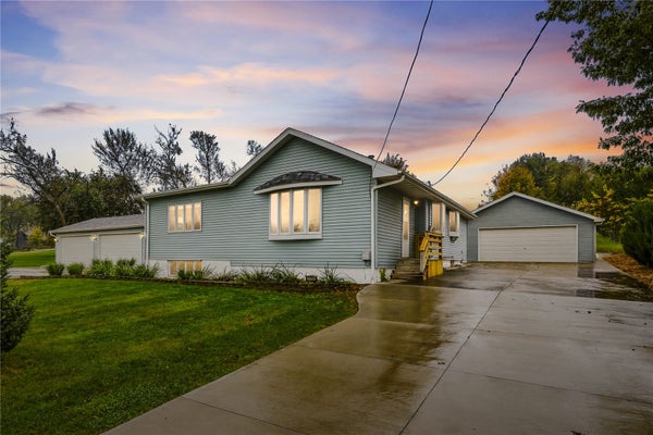 2135 ZIKA AVE NW, CEDAR RAPIDS, IA 52405 - Image 736f16a794ed21f2c3311cf0d239a2fe/58259961