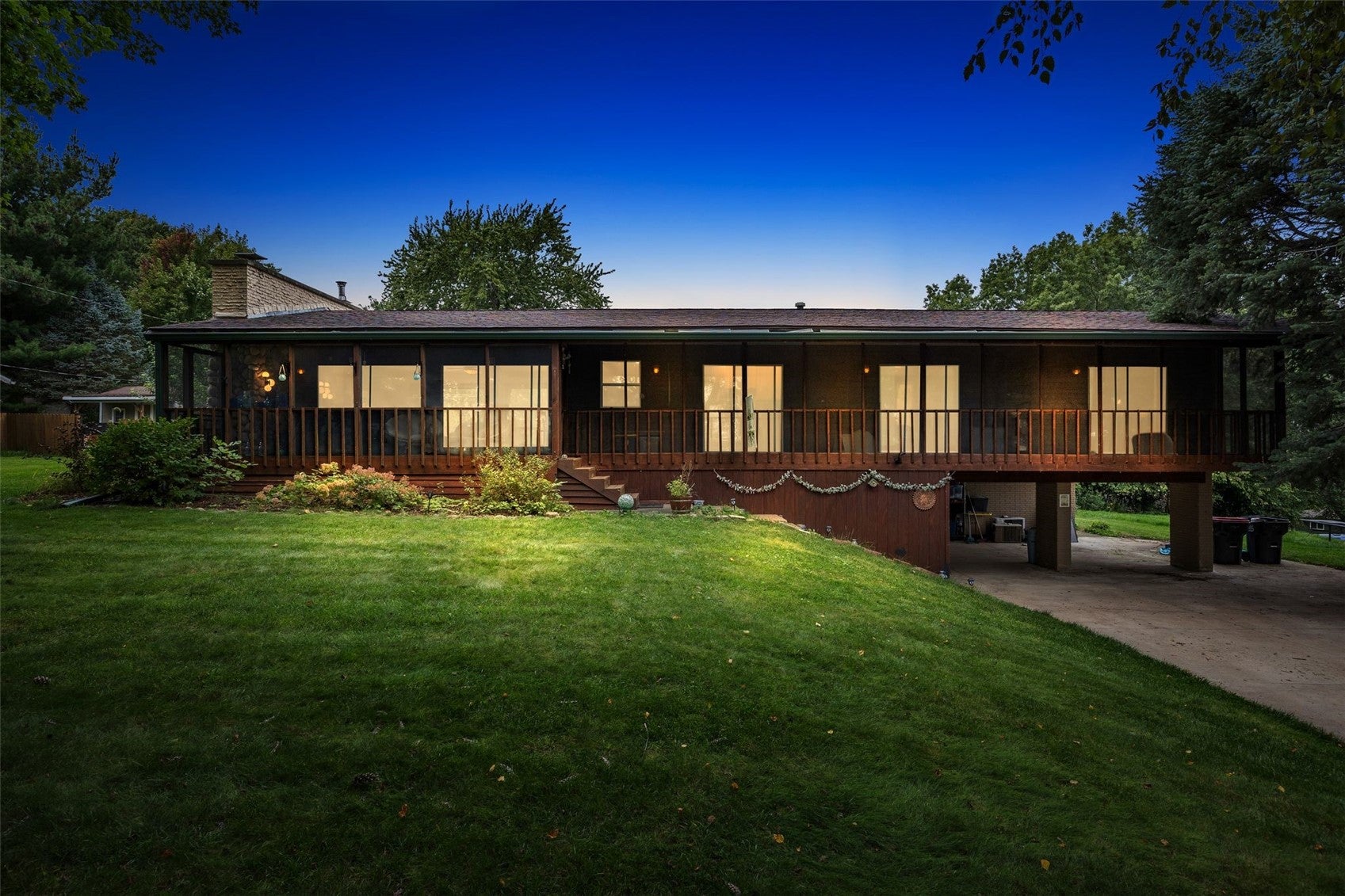 324 Lake View Drive NE