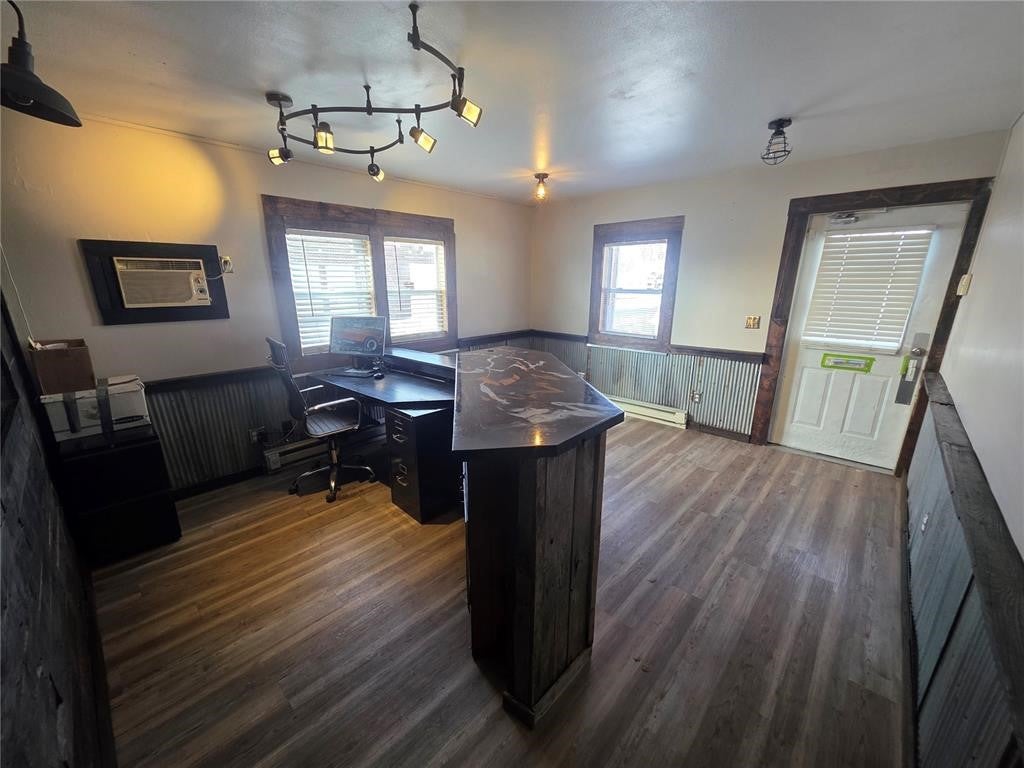 748/804 Center Point Road NE