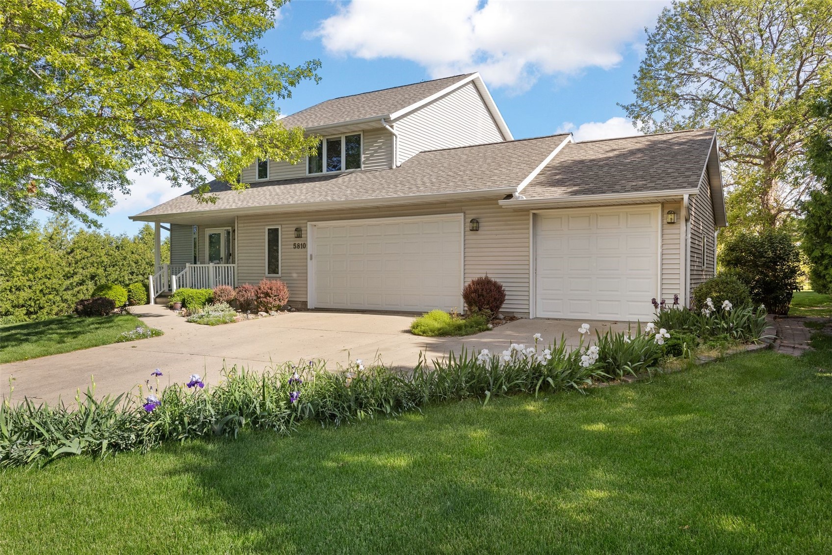 Photo 1 of 50 — 5810 Sanden Road NE, Cedar Rapids, IA 52411