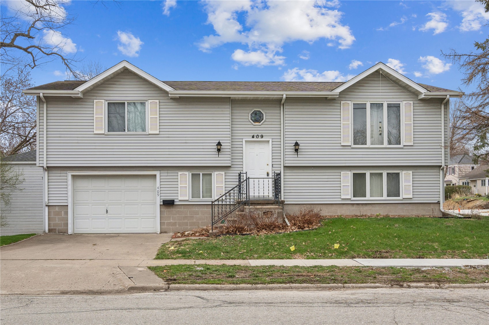 Photo 1 of 25 — 409 S 7th Avenue, Iowa City, IA 52245
