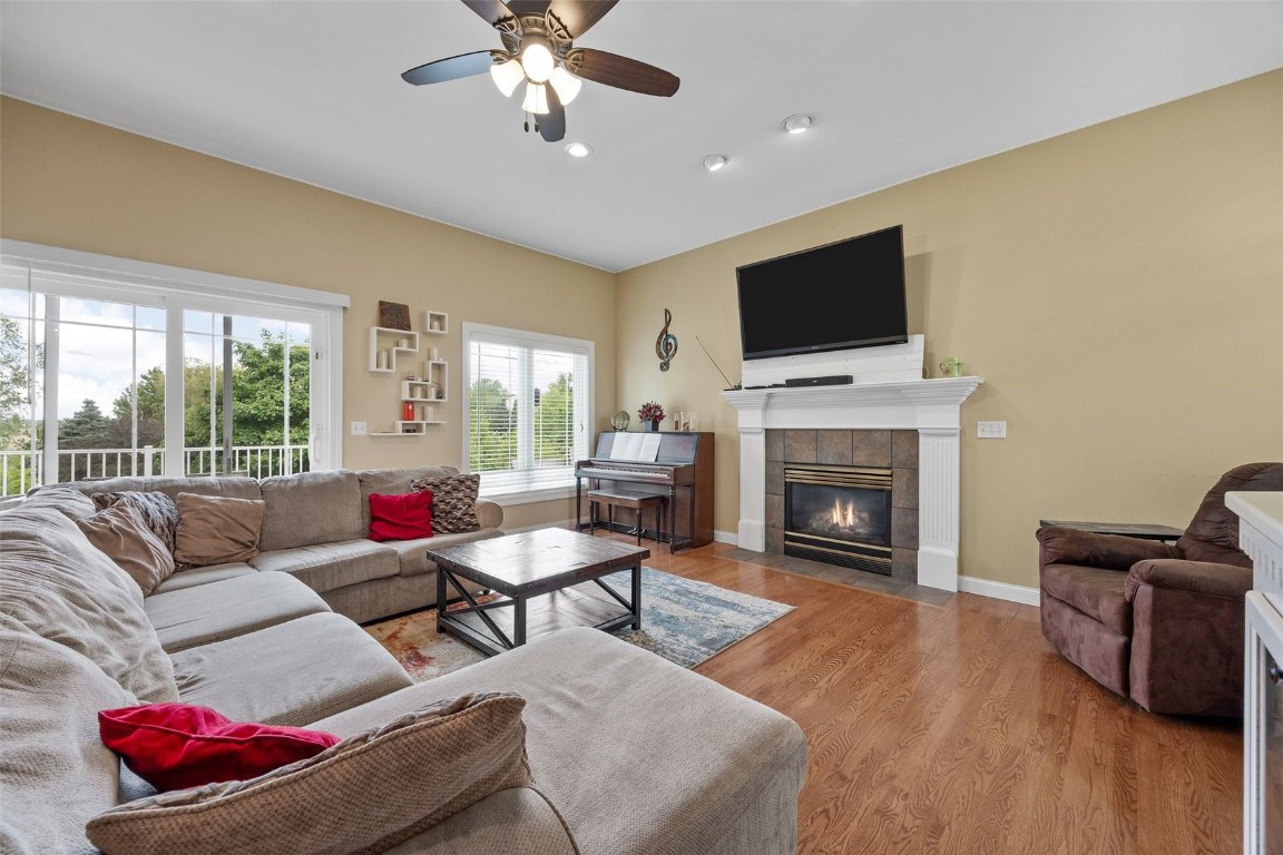 490 W 34th Ct