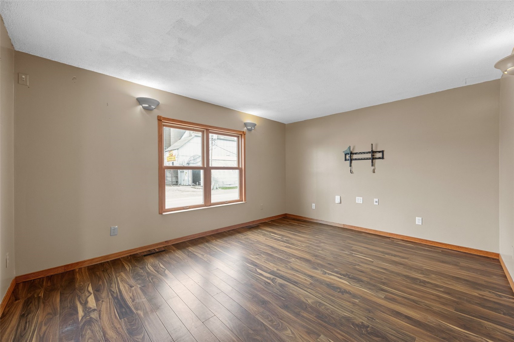 1000 Stinocher Street