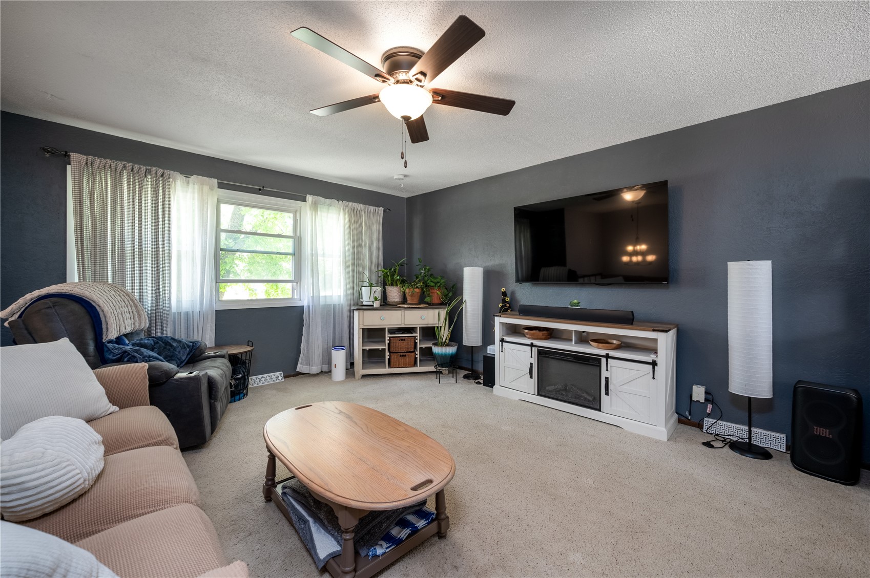 702 Fernwood Drive NE