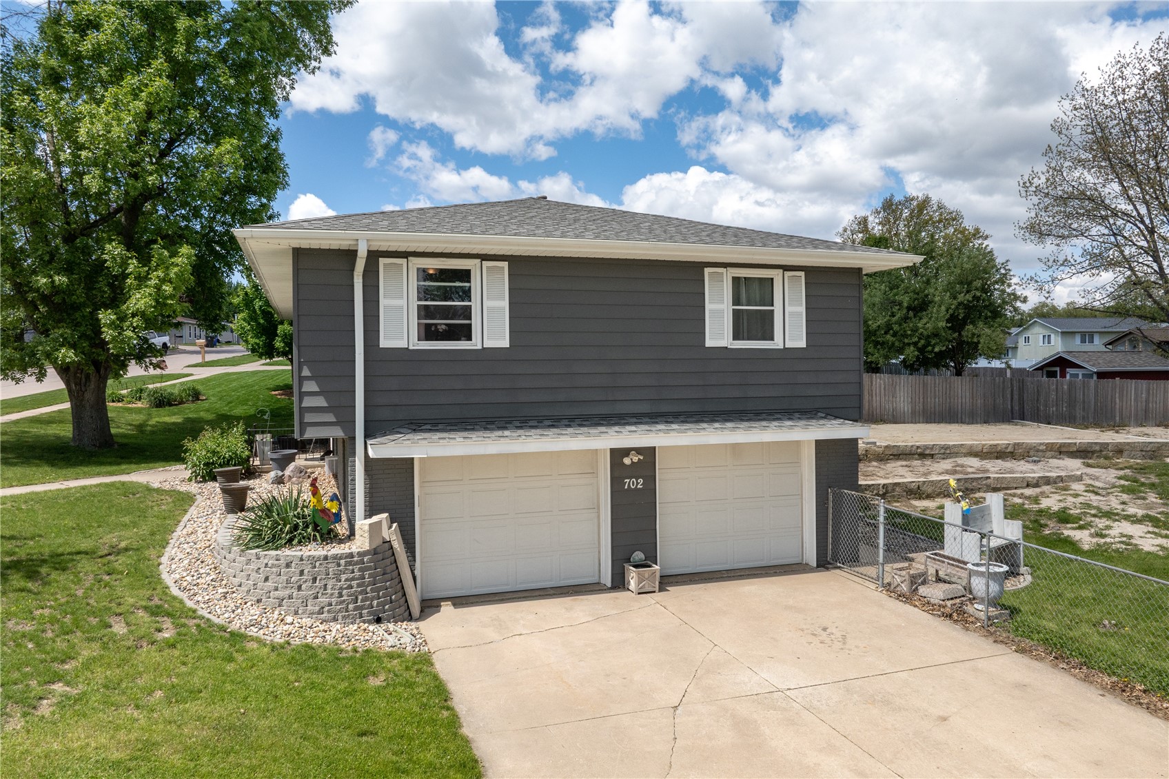 702 Fernwood Drive NE