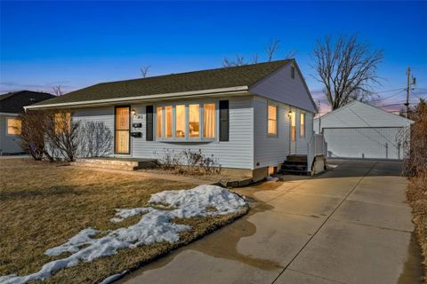 742 43rd St NE Cedar Rapids IA 52402