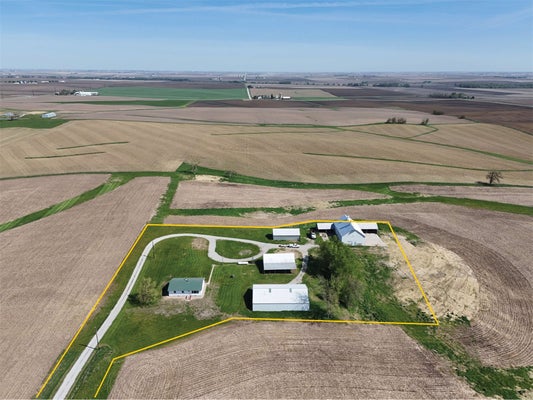 2395 BENTON IOWA RD, MARENGO, IA 52301 - Image 805b99946d4a56d89086ed69d33dbb3f/736627181