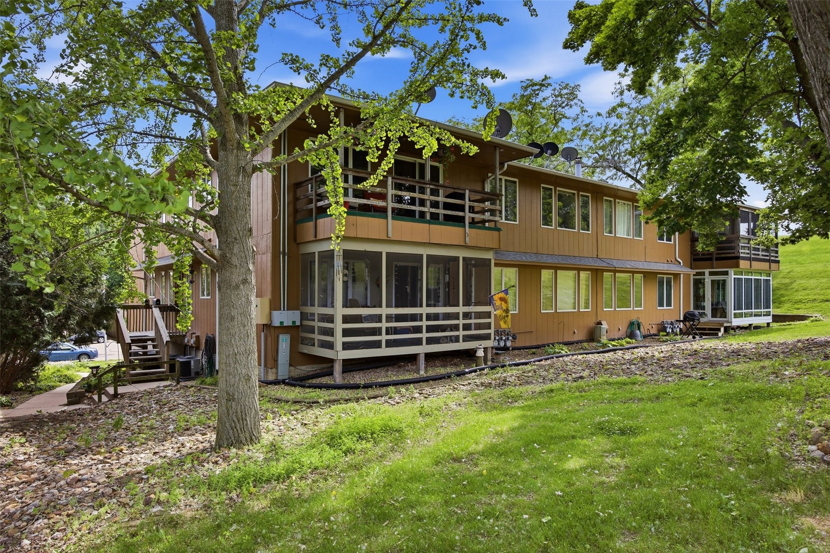 Photo 1 of 26 — 1726 Pikes Peak Ct NE, Cedar Rapids, IA 52402