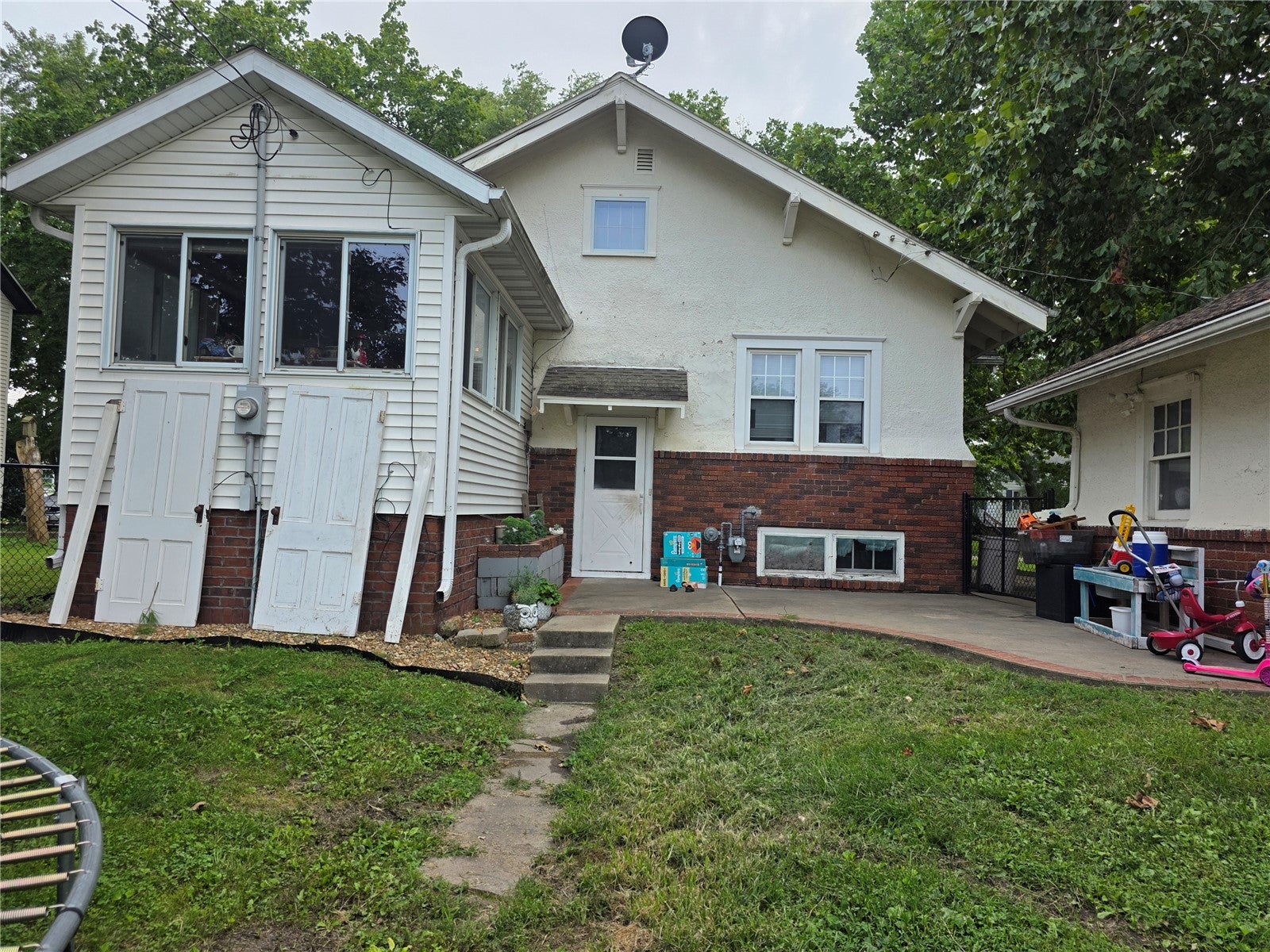 288 W Hilton Street