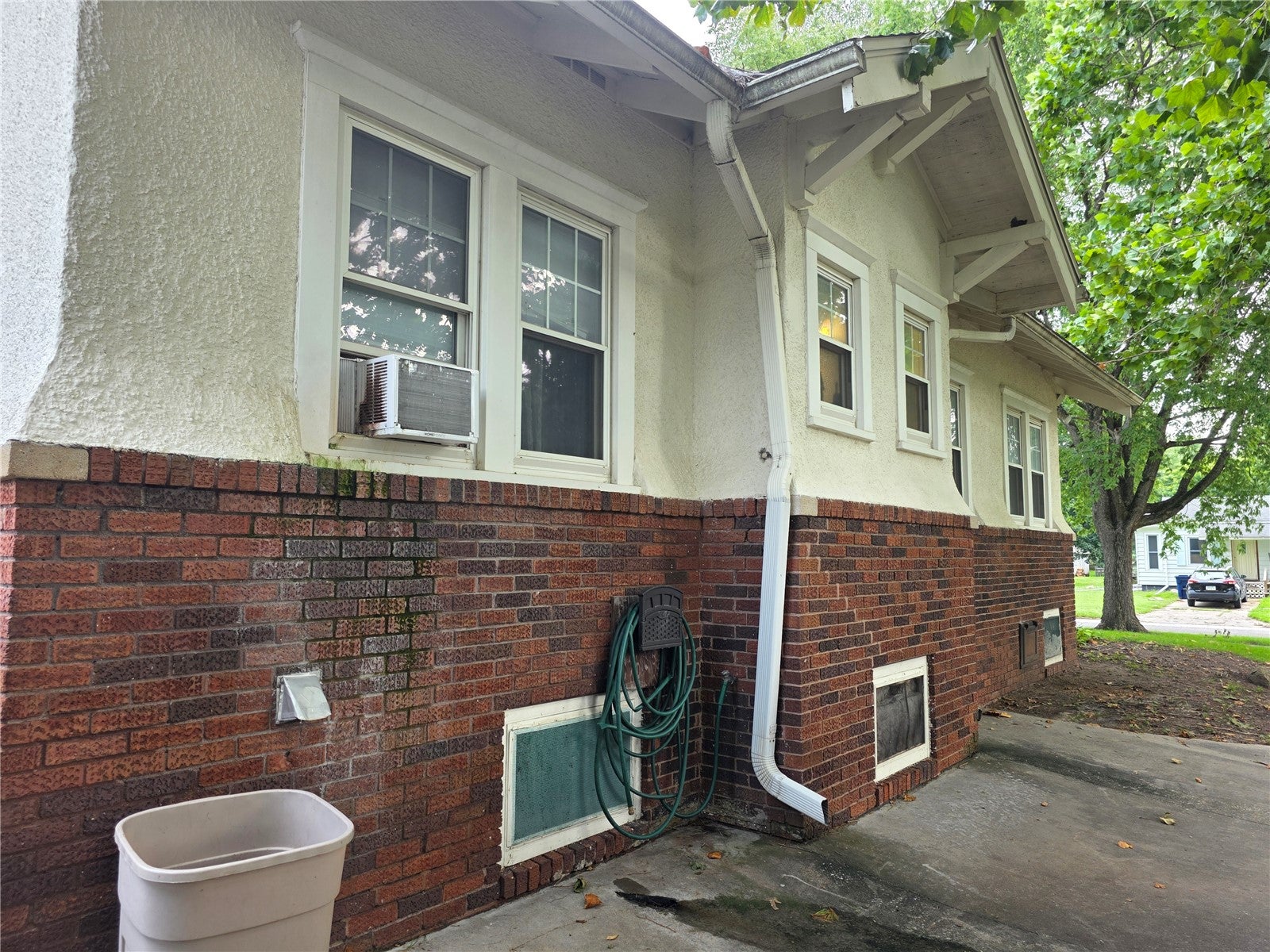 288 W Hilton Street