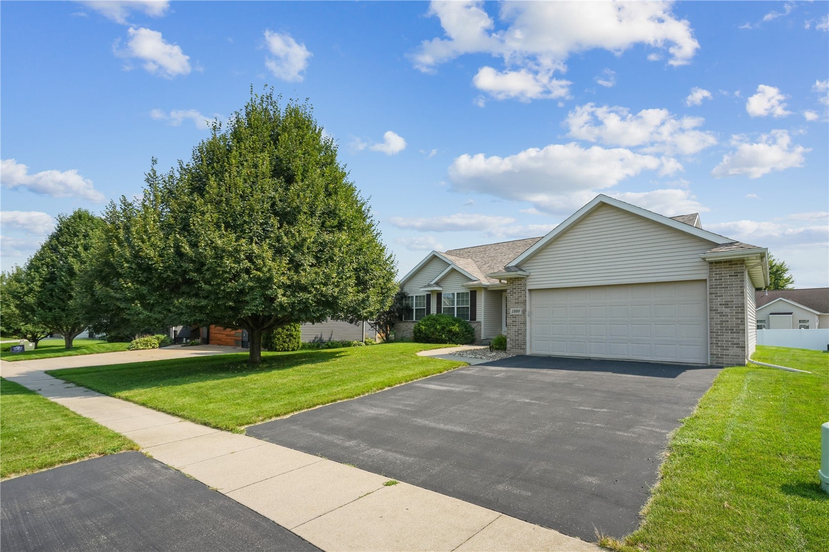 1880 Oak Creek Drive