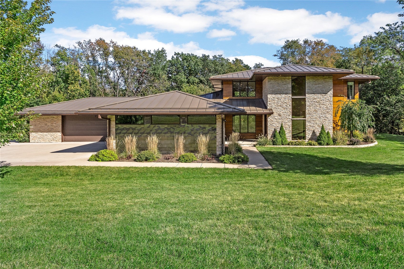 2296 Deer Run NE