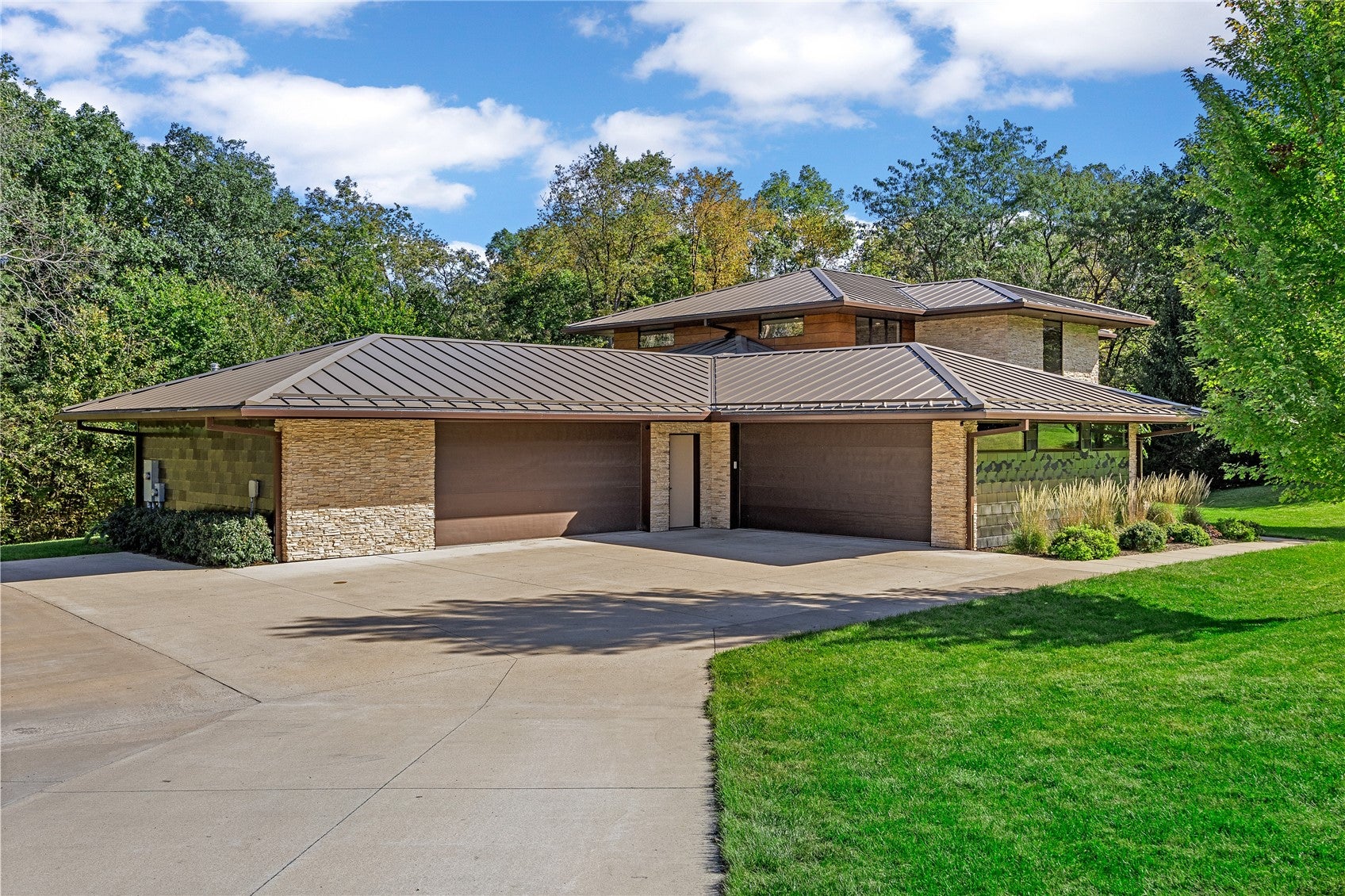 2296 Deer Run NE