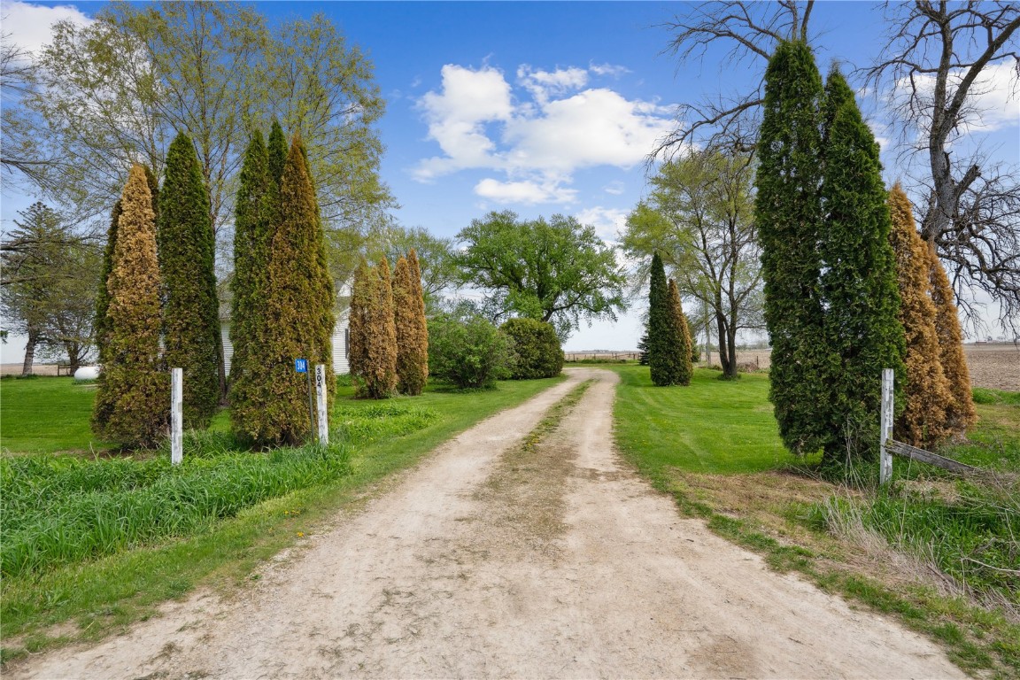 304 North Nesbit Road