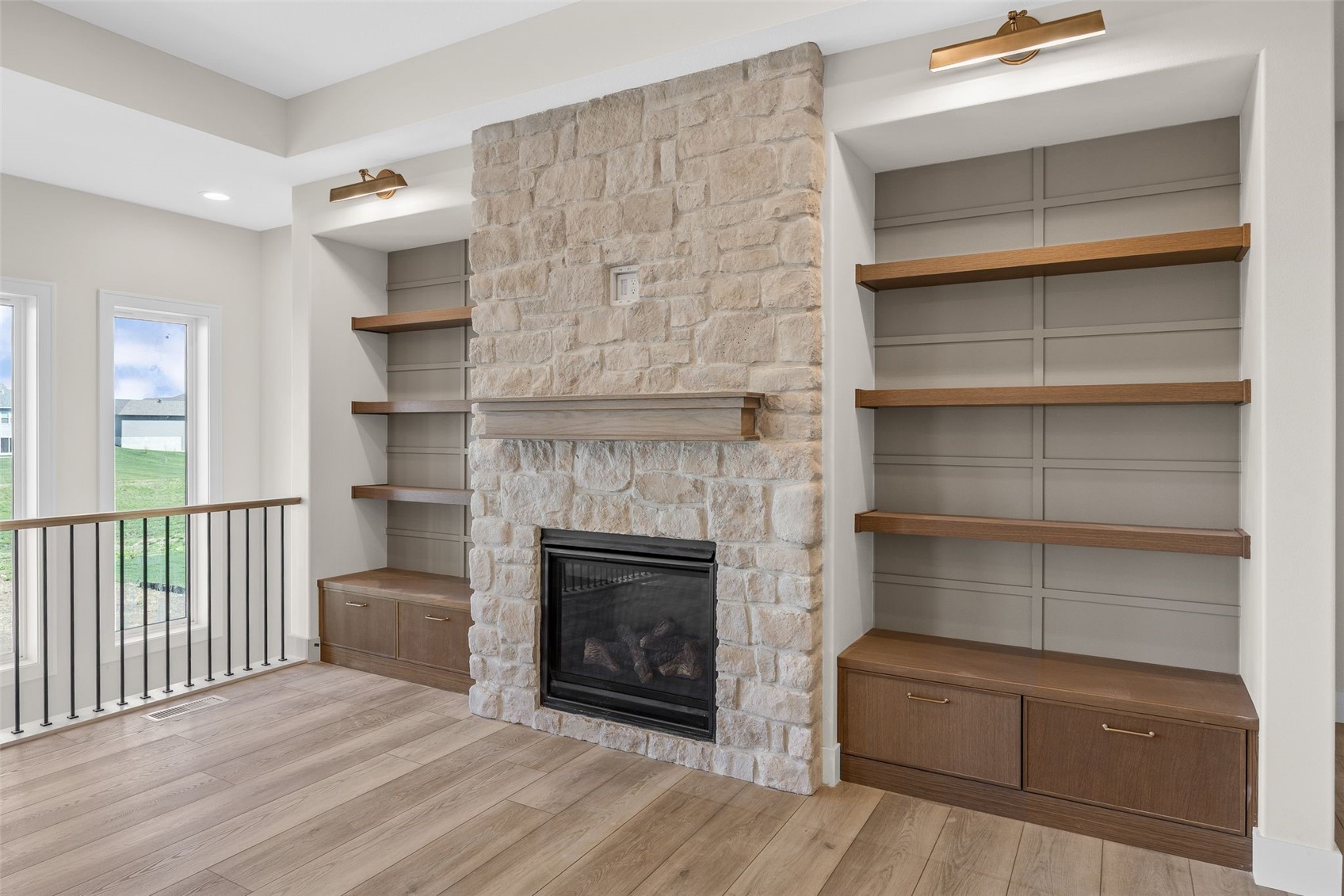 5501 Silver Ridge Rd