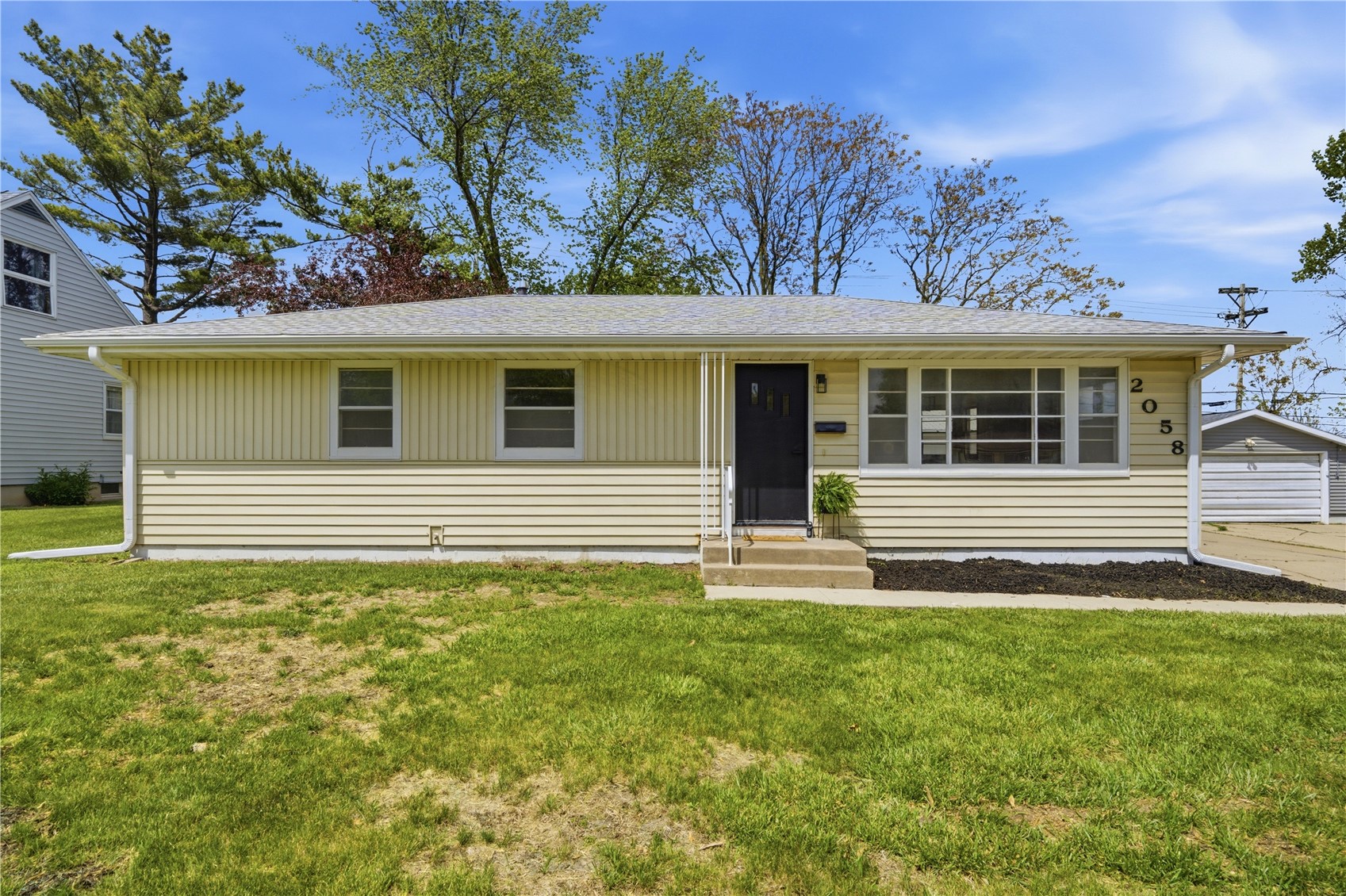Photo 1 of 30 — 2058 42nd Street NE, Cedar Rapids, IA 52402