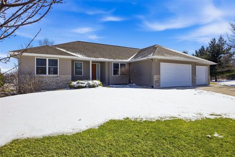 130 Woodland Court Robins IA 52328