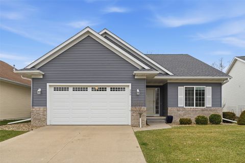 220 S Blairsferry Crossing Hiawatha IA 52233