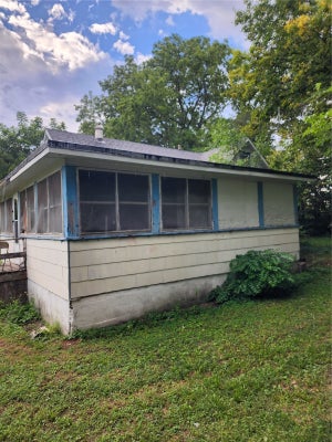 702 4TH AVE, VINTON, IA 52349 - Image 8b648c2f98acd8f6ab8f28e2cd9f1aae/930349040