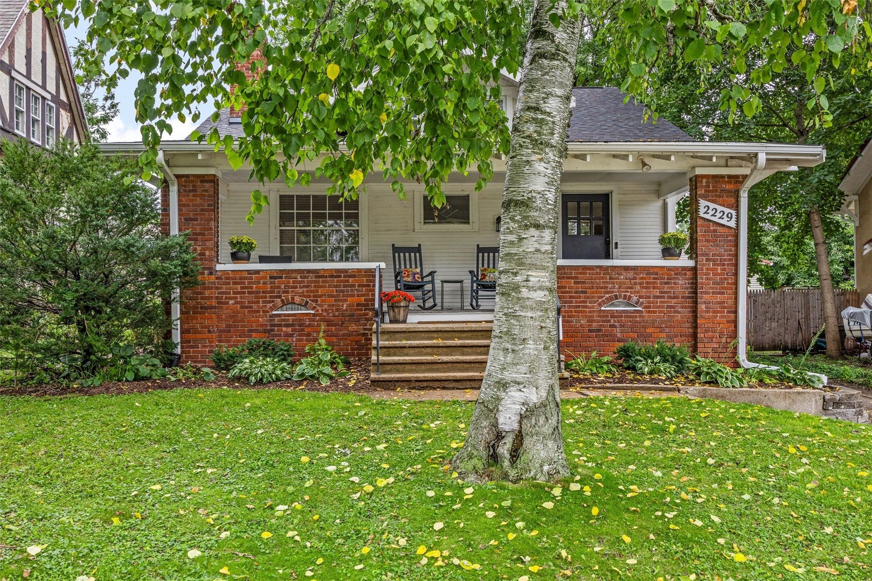 2229 Meadowbrook Drive SE