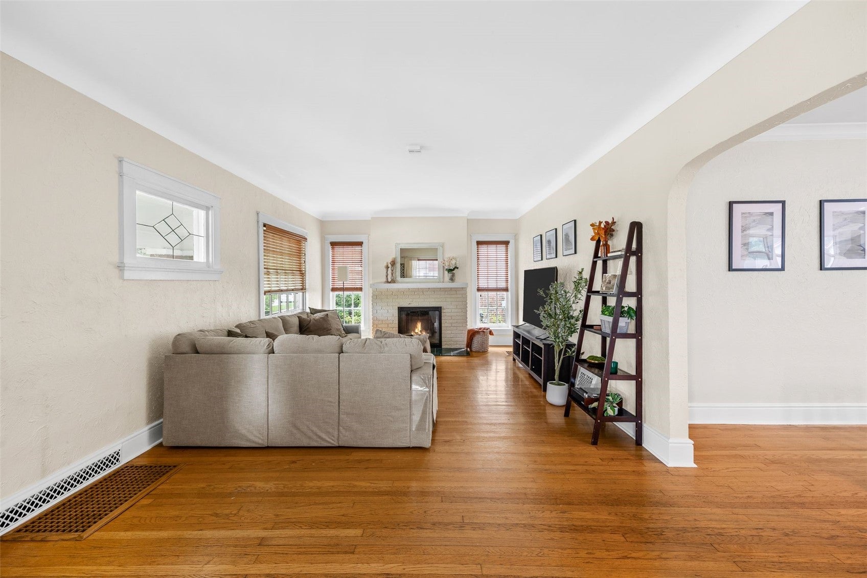 2229 Meadowbrook Drive SE