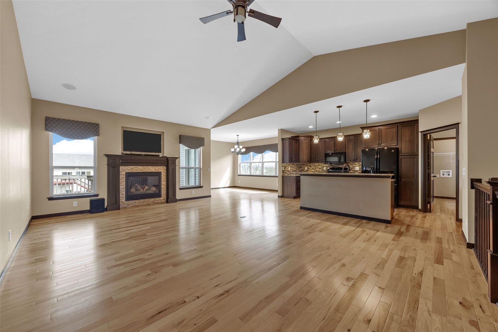 2106 Hallbrook ST SW