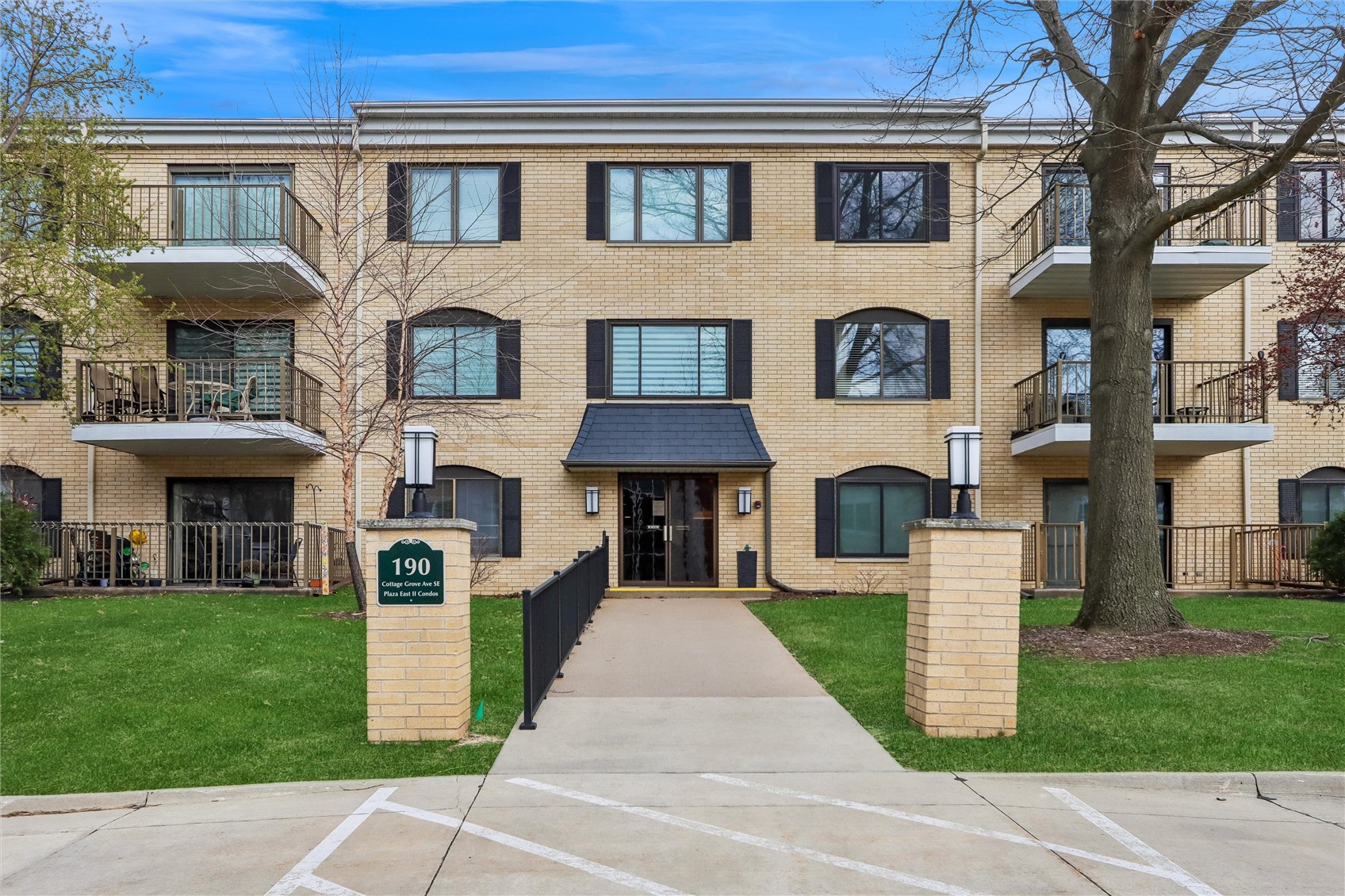 Photo 1 of 20 — 190 Cottage Grove Avenue SE 224, Cedar Rapids, IA 52403