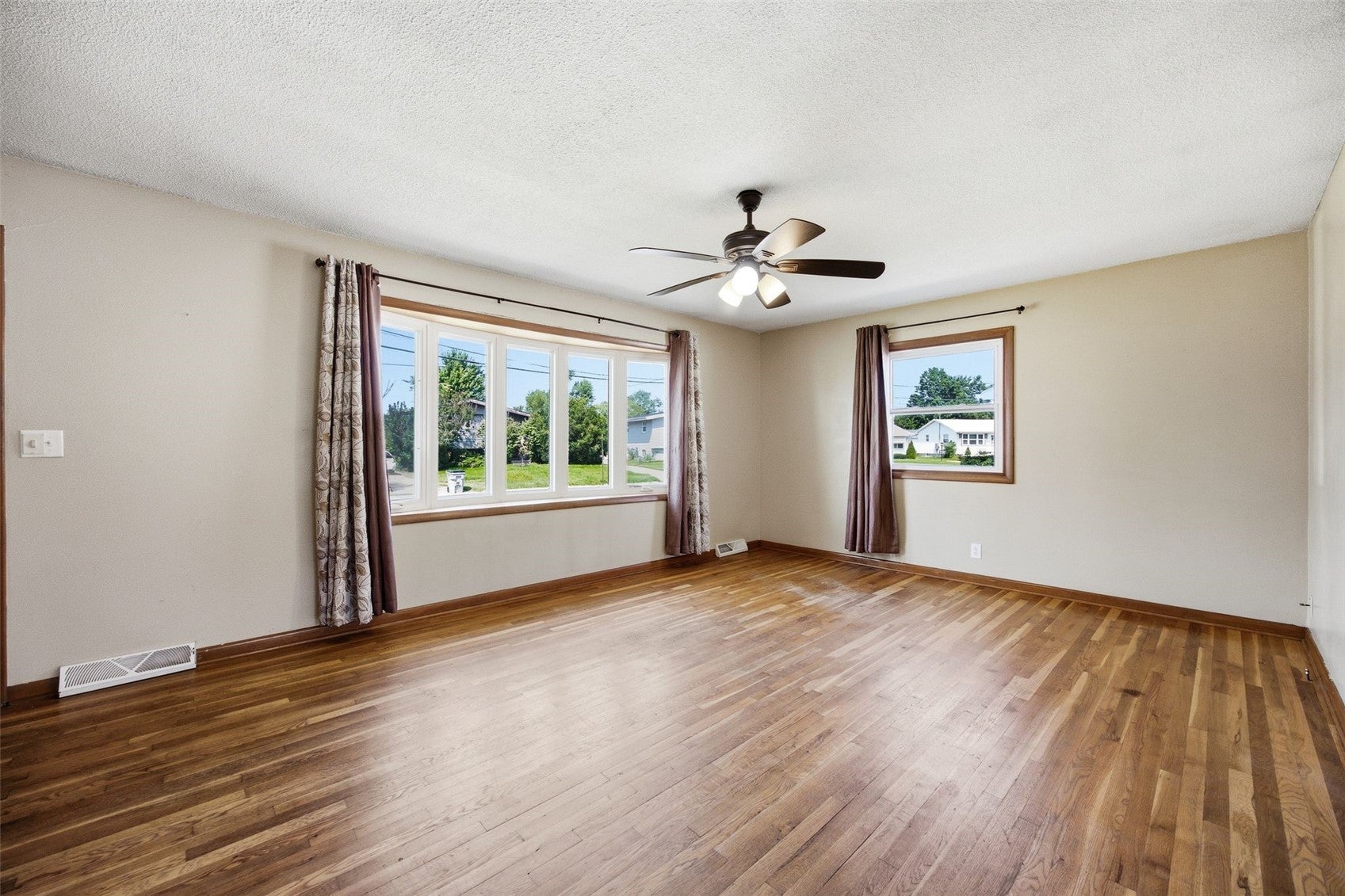 2101 Lauren Dr SW