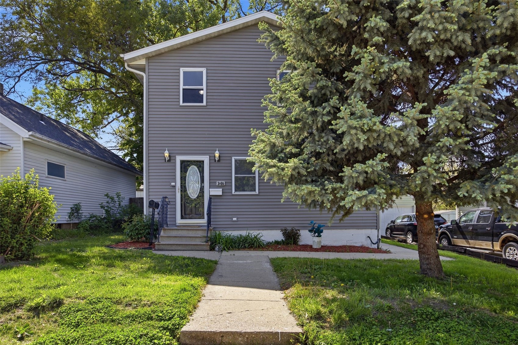 3806 E Avenue NE