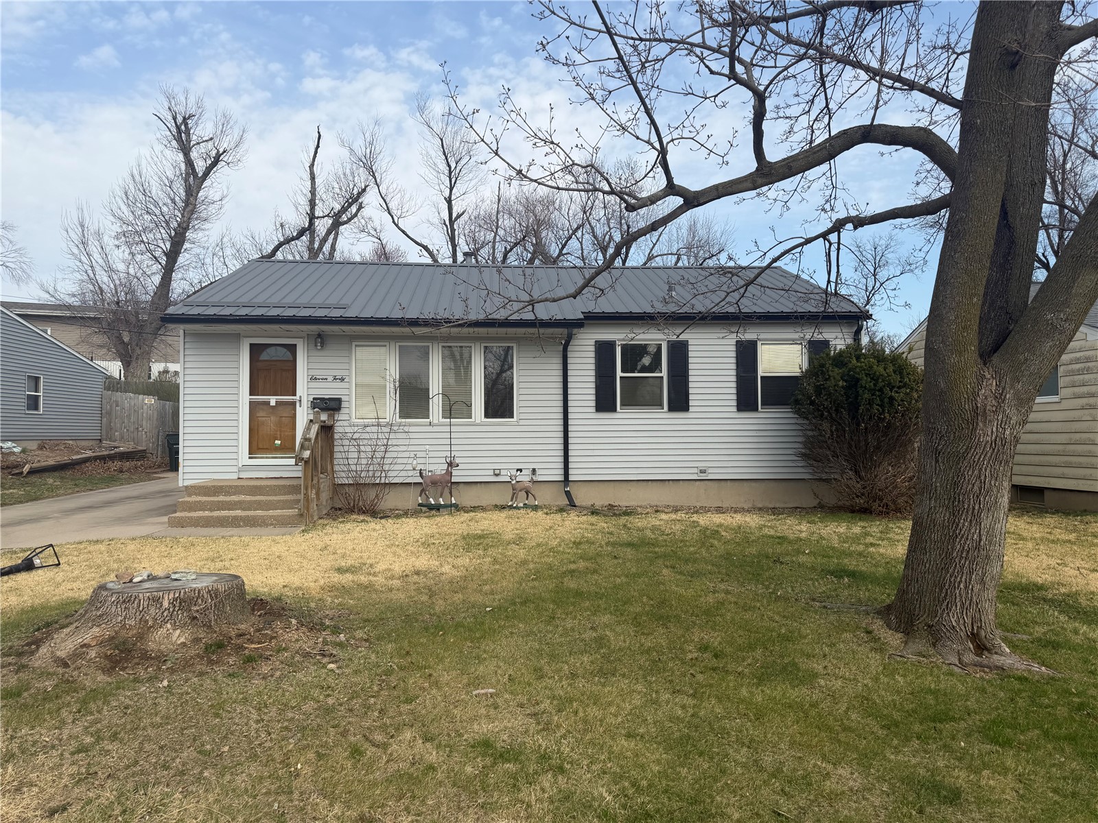 1140 Crestview Dr SE