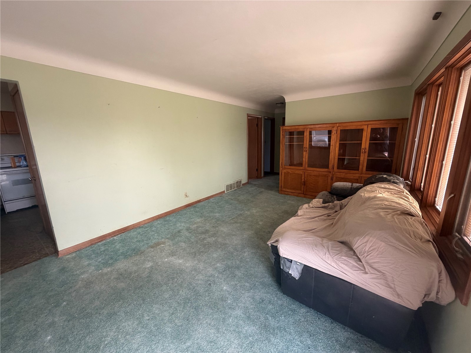 1140 Crestview Dr SE