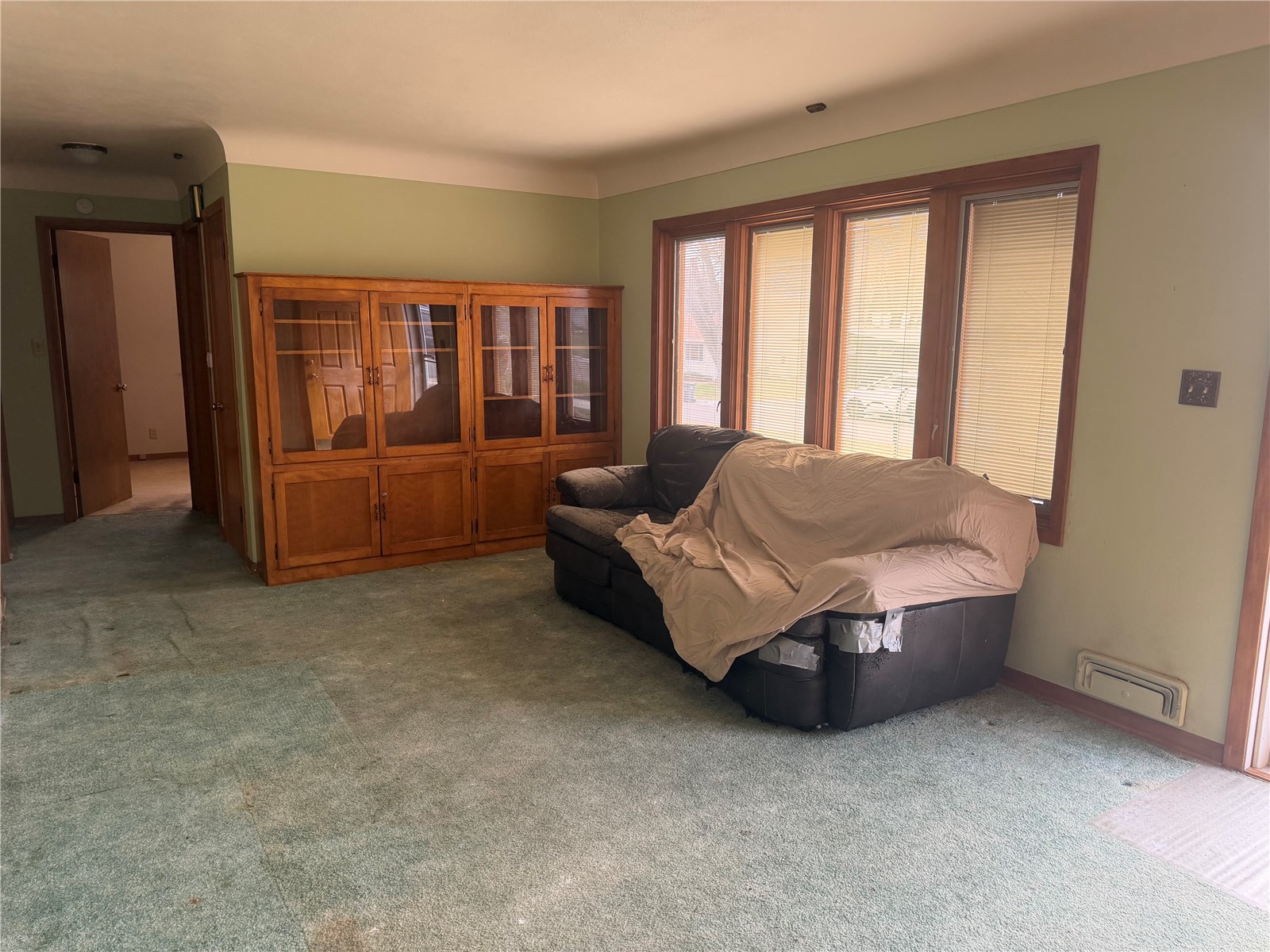 1140 Crestview Dr SE