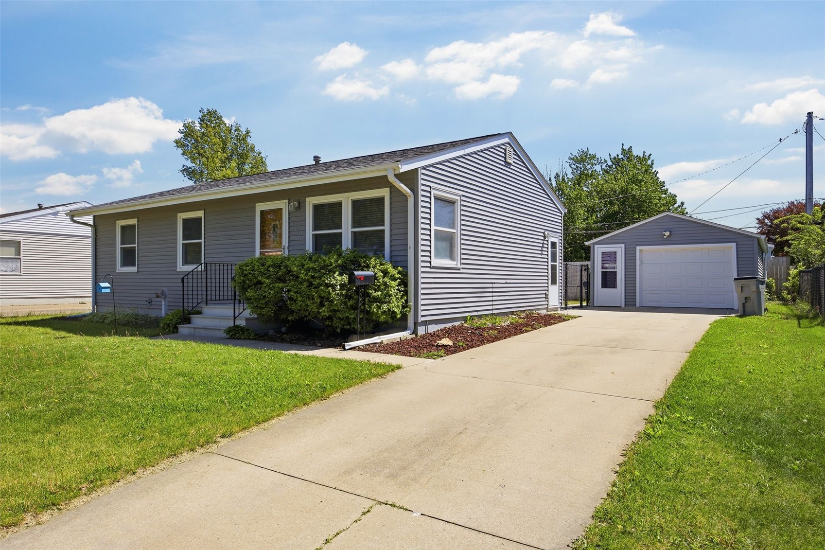 425 Elder Lane NW