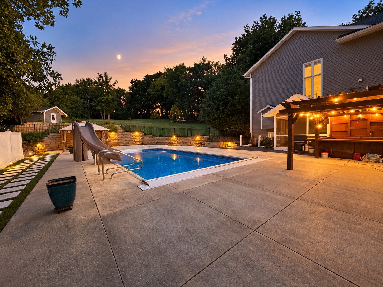 1432 Hickory Hollow NE