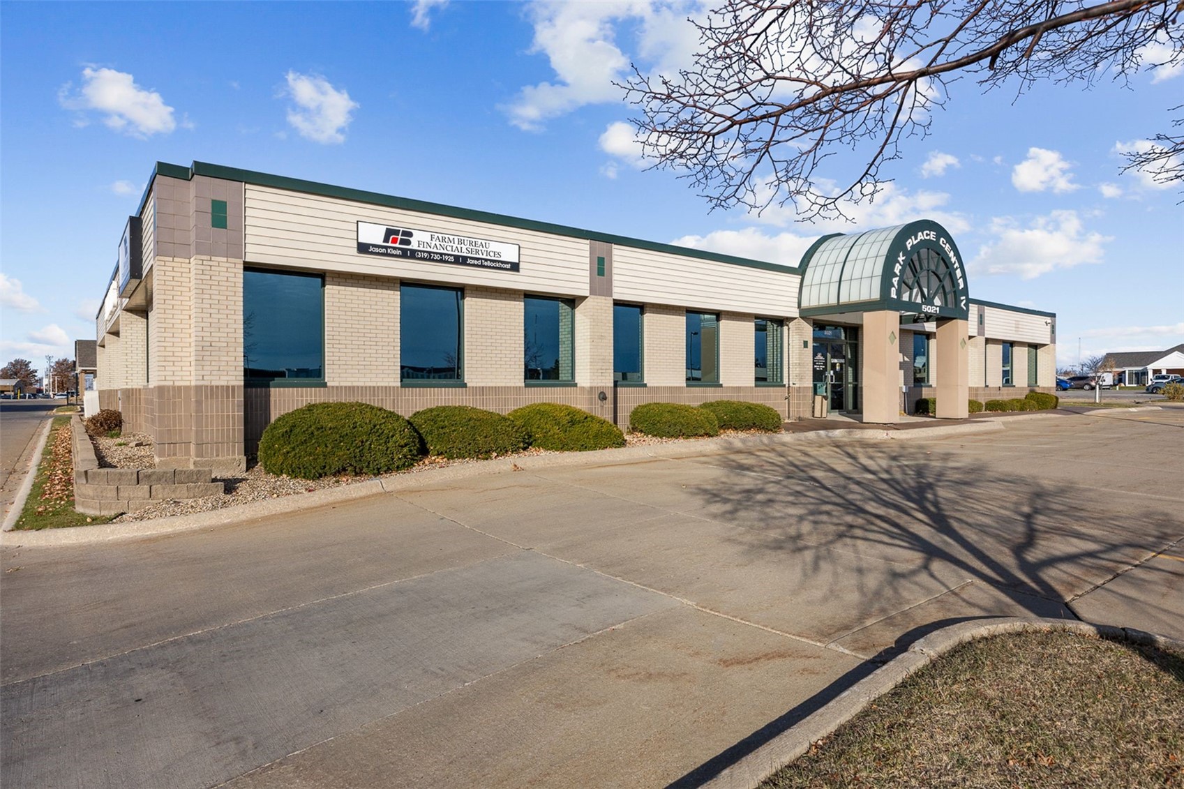 Photo 1 of 22 — 5021 Duffy Drive NE B, Cedar Rapids, IA 52402